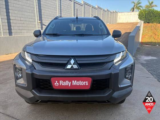 MITSUBISHI L200 TRITON 2.4 16V TURBO DIESEL OUTDOOR GLS CD 4X4 AUTOMÁTICO MITSUBISHI L200 TRITON 2.4 16V TURBO DIESEL OUTDOOR GLS CD 4X4 AUTOMÁTICO